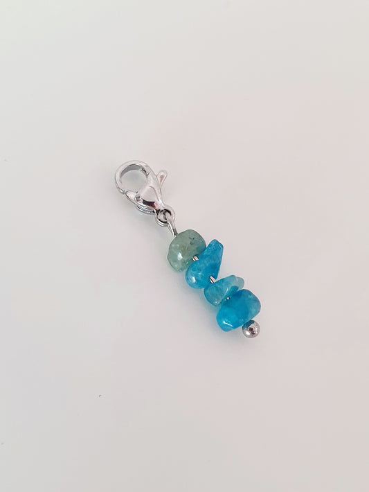 Charm grappe pierre naturelle apatite bleue - argenté