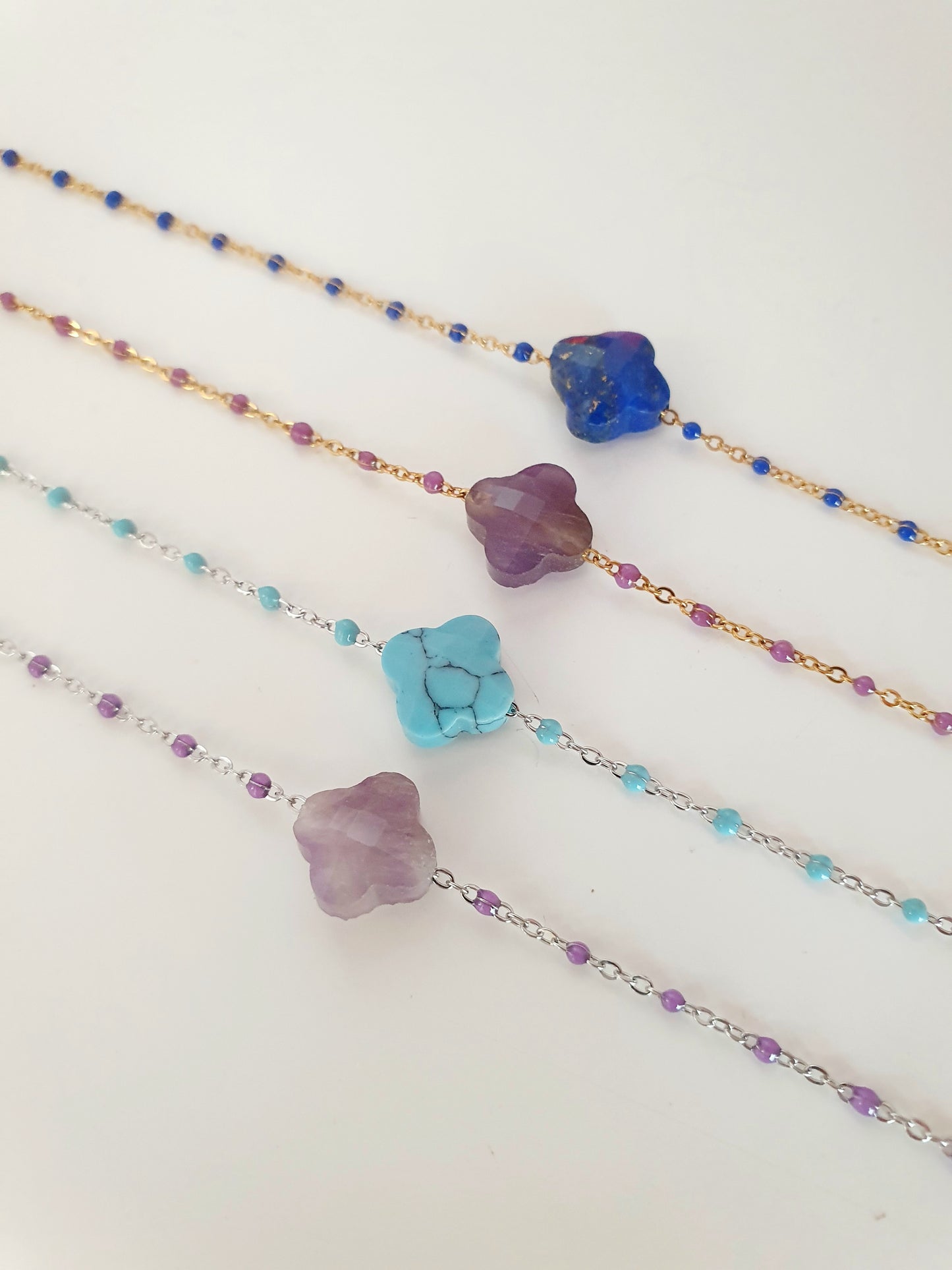 Collier perles & trèfle en pierre - | Coloris au choix