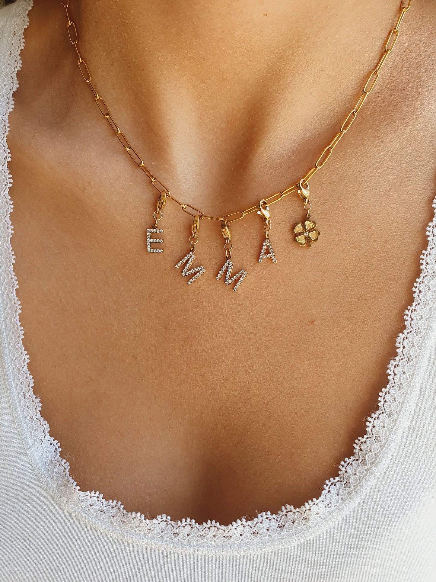 Collier prénom charms lettres strass - doré