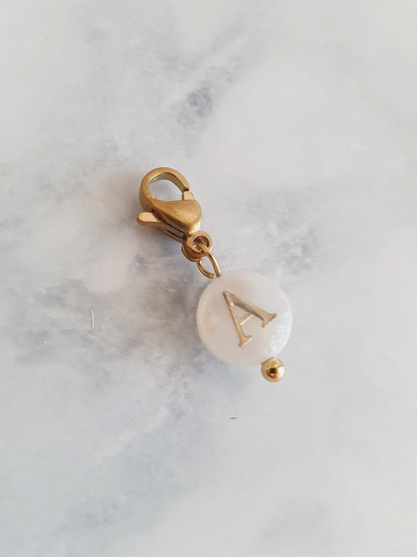 Charms lettres initiales en nacre - doré