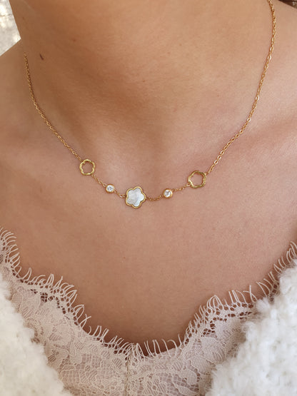 Collier fleur en nacre 5 pétales - doré/nacre