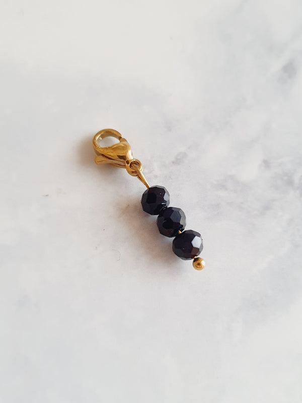 Charm trio de perles noires - doré
