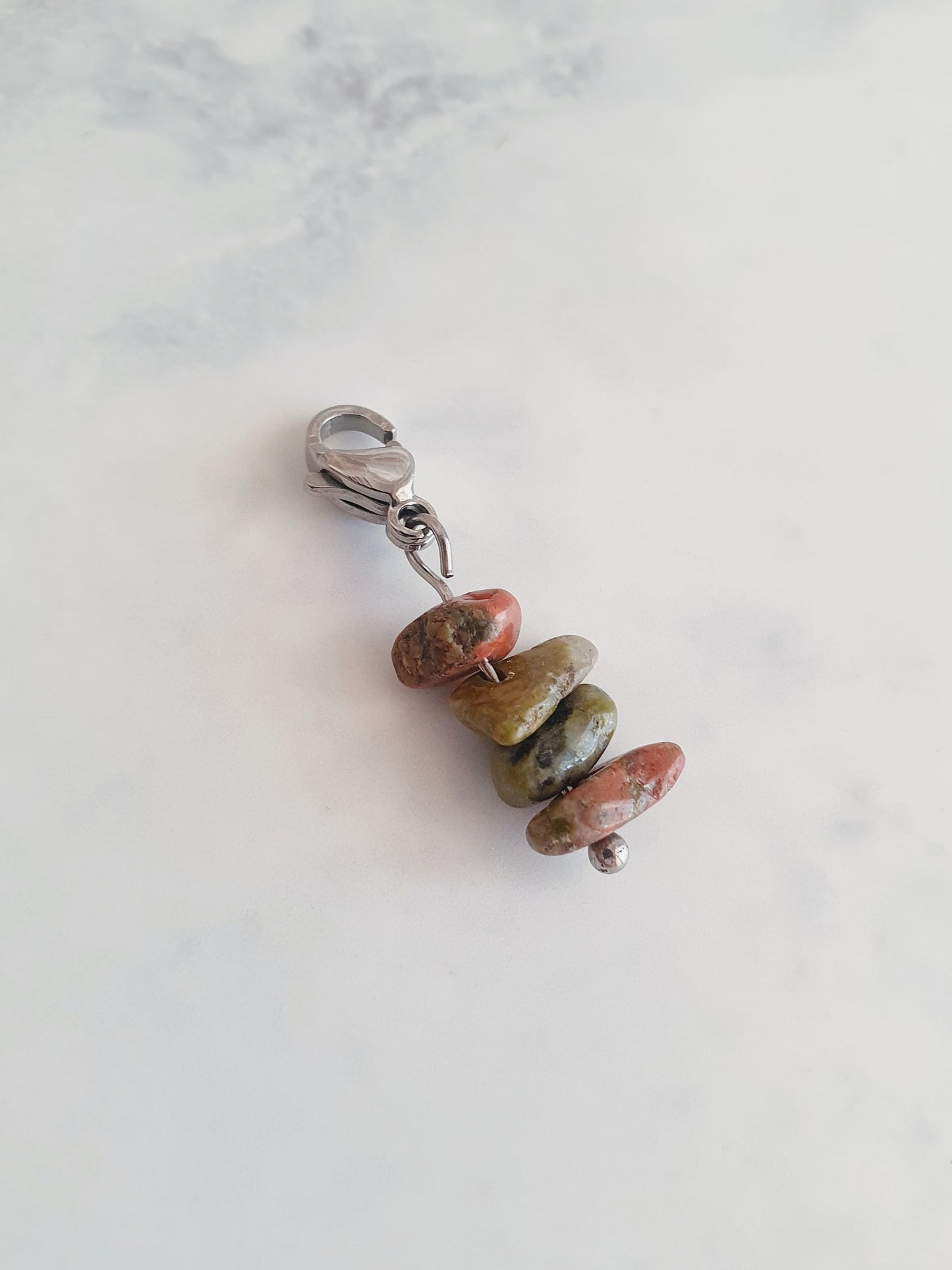 Charm grappe en pierre naturelle Unakite - doré