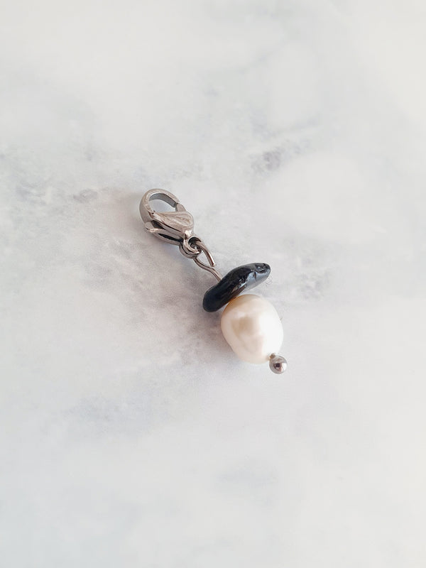 Charm perle d'eau douce & éclat de pierre semi-précieuse - argenté | Obsidienne noire