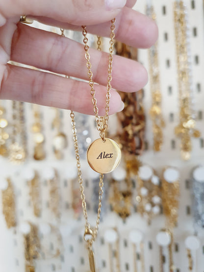 Collier médaillon à graver | coloris au choix