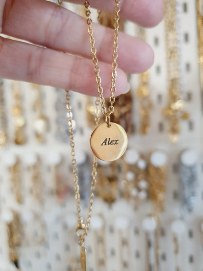 Collier médaillon à graver | coloris au choix