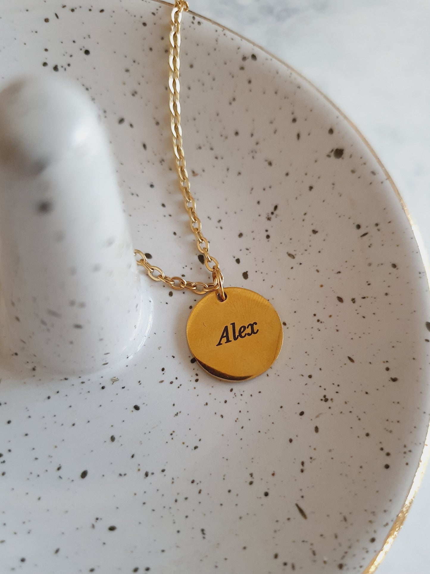 Collier médaillon à graver | coloris au choix
