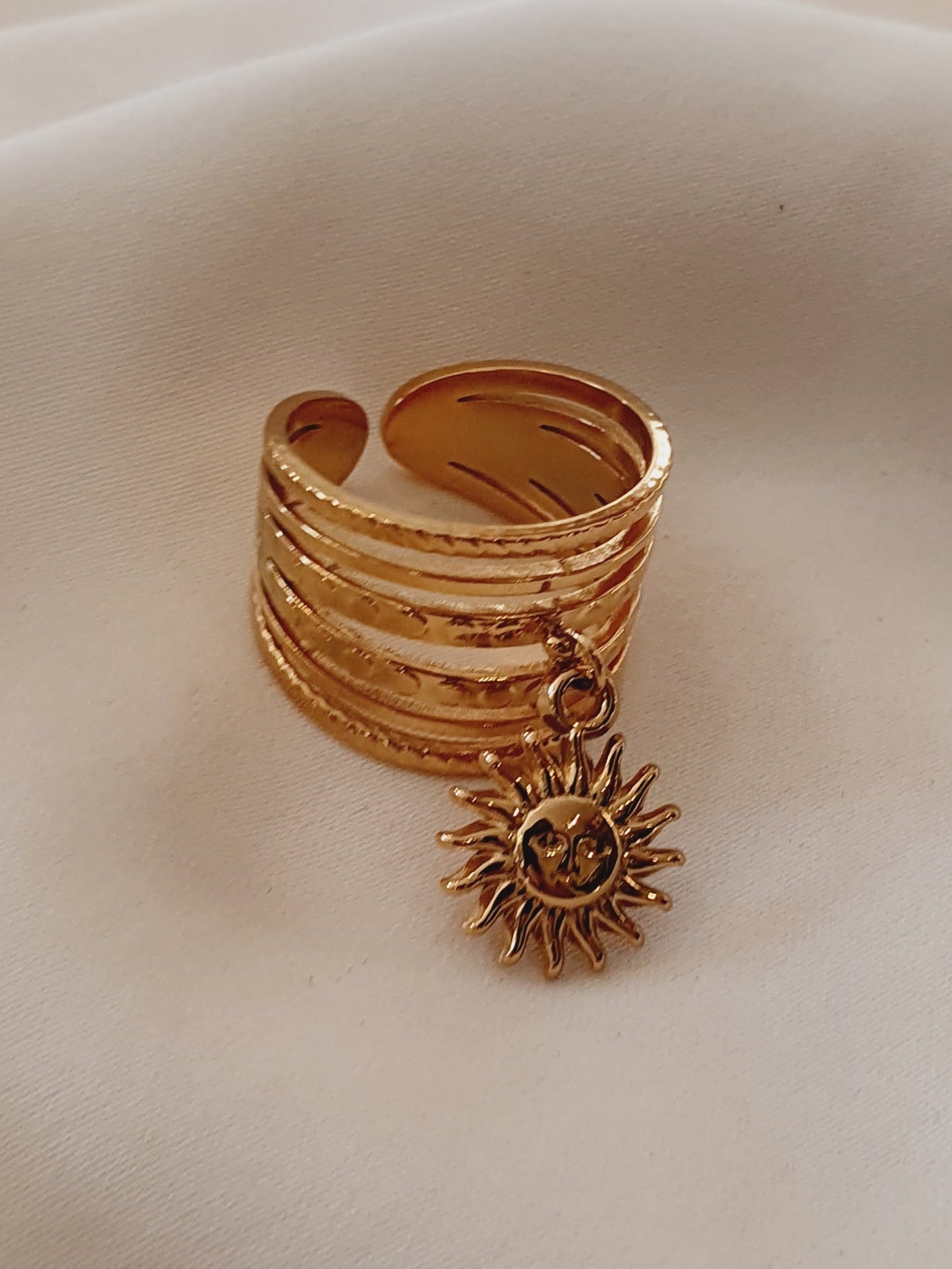 Bague multi-rangs breloque soleil - doré