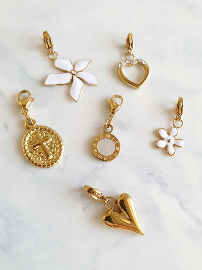 Charm fleur blanche - doré