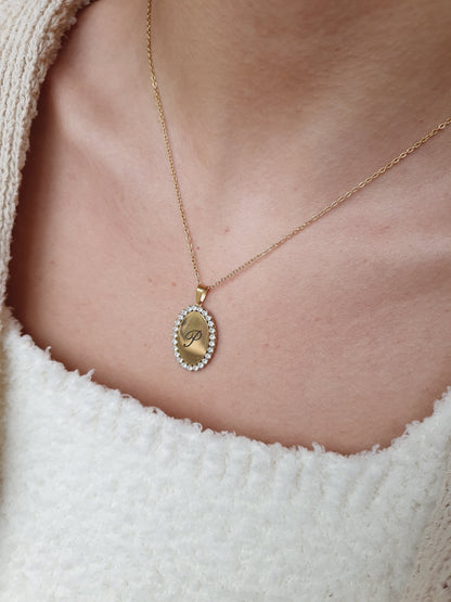 Collier médaillon ovale zircons à graver - doré