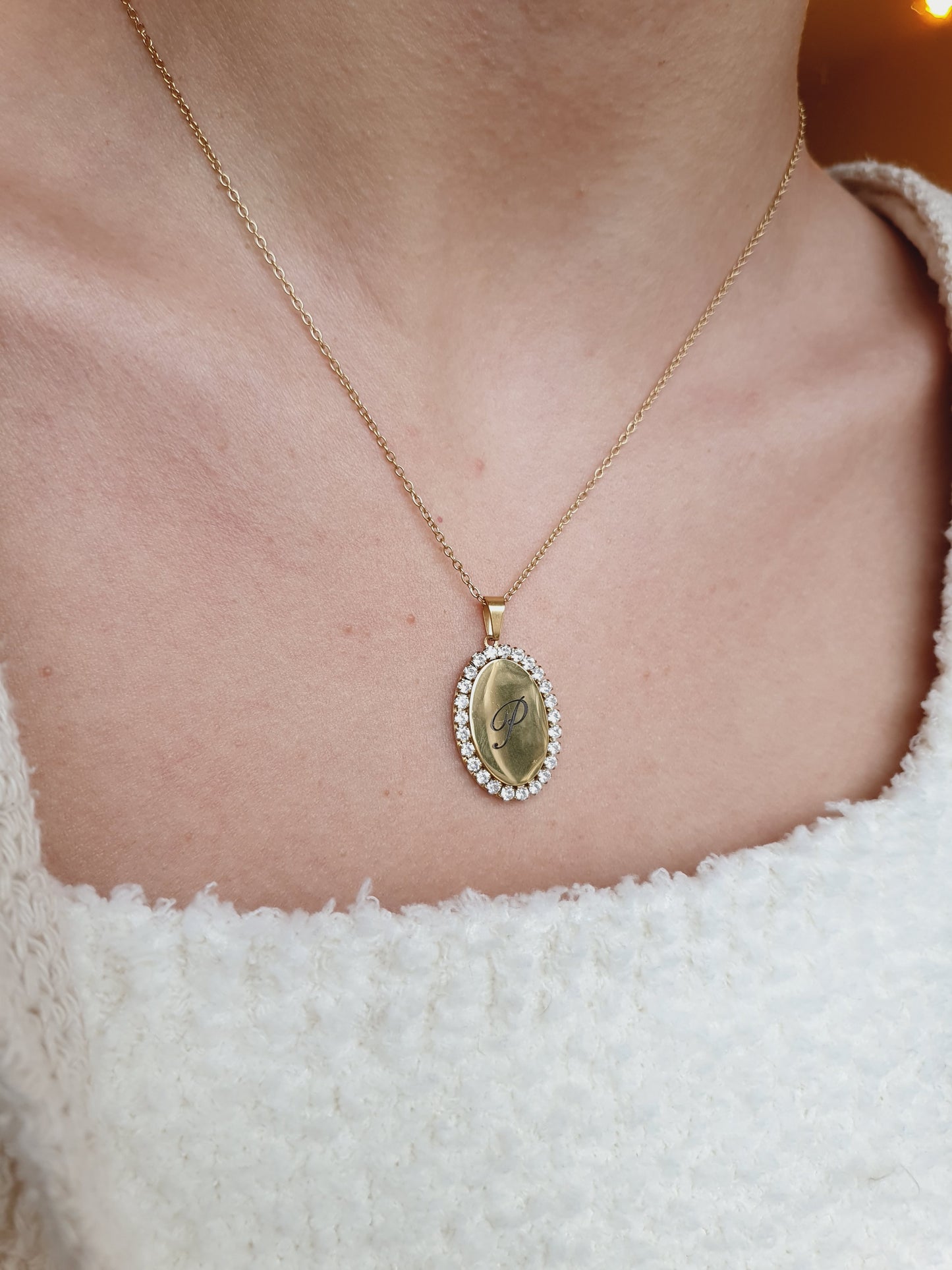 Collier médaillon ovale zircons à graver - doré