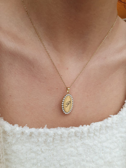 Collier médaillon ovale zircons à graver - doré