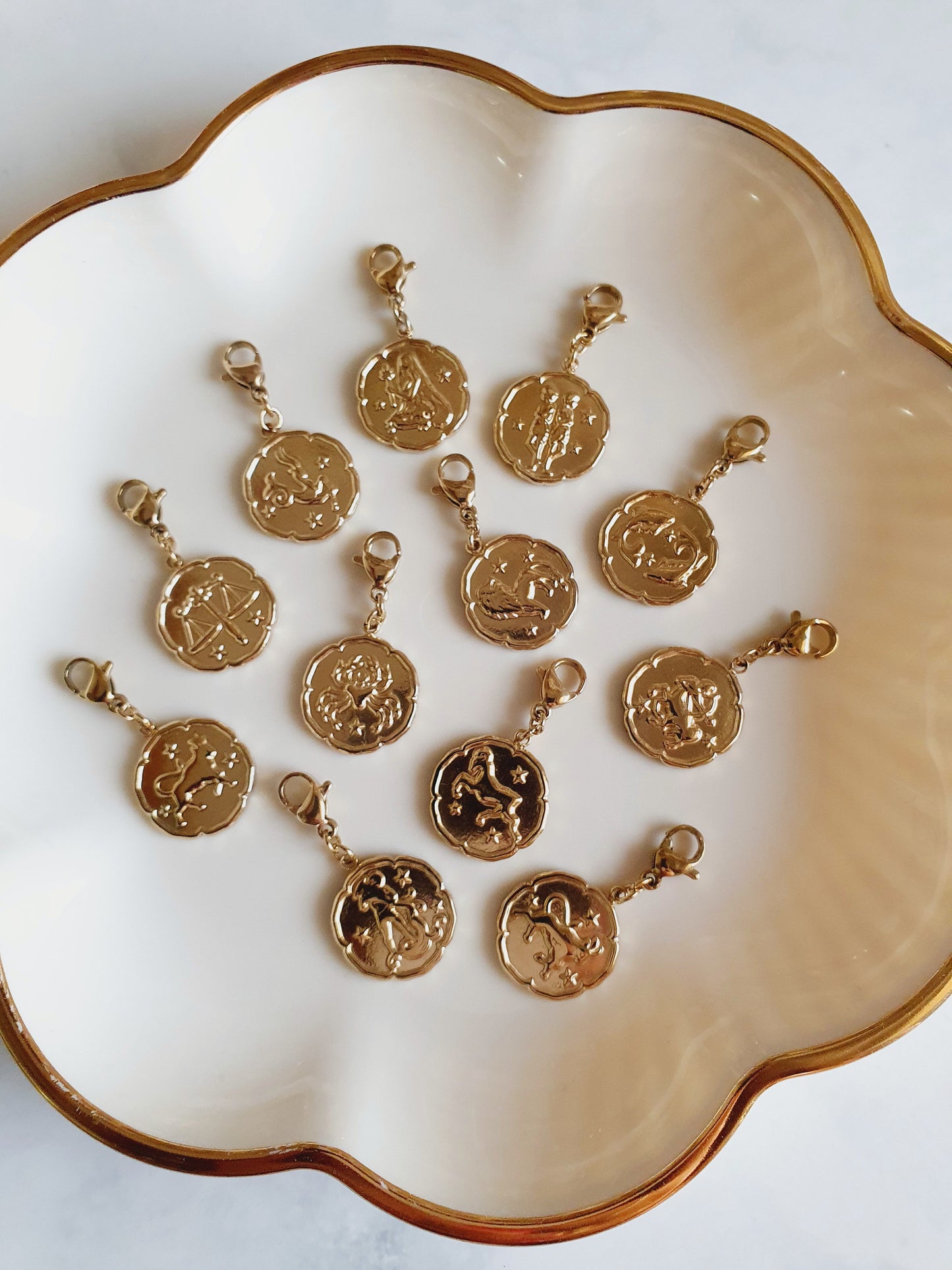 Charm médaillon signe astrologique - doré