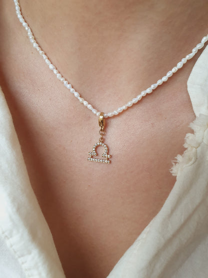 Collier en petites perles d'eau douce personnalisable - doré