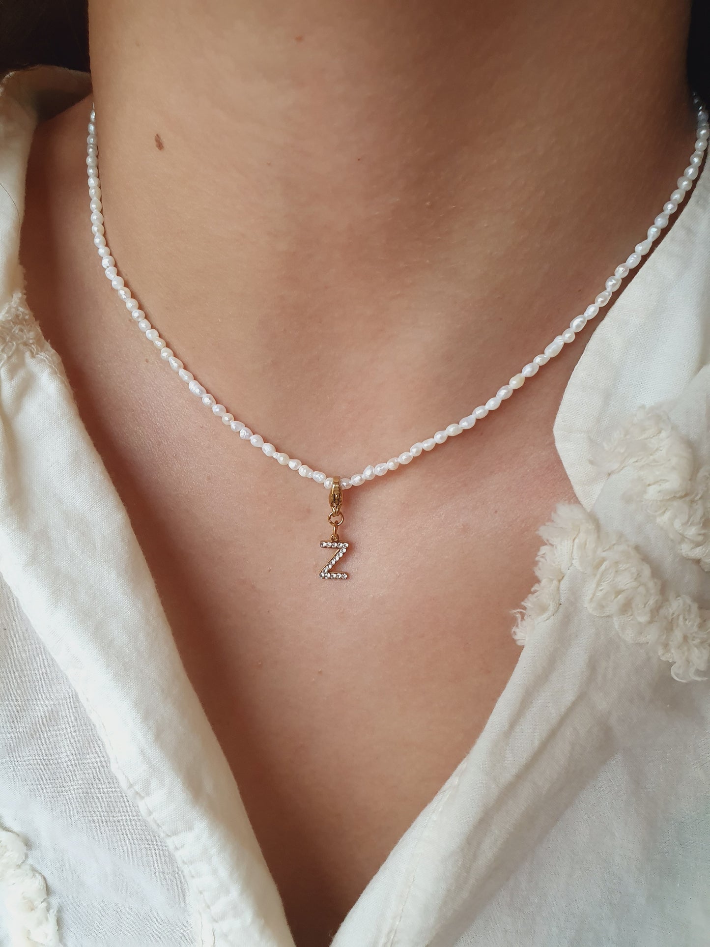 Collier en petites perles d'eau douce personnalisable - doré