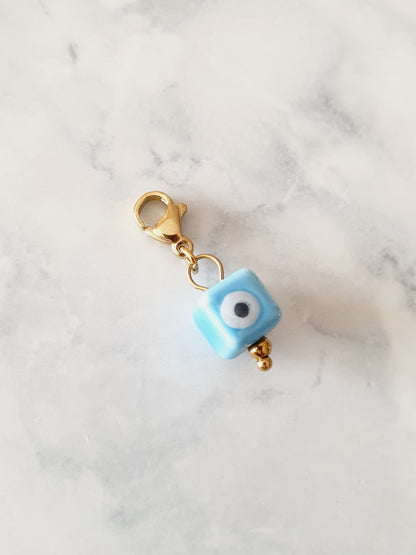 Charm oeil carré bleu - doré
