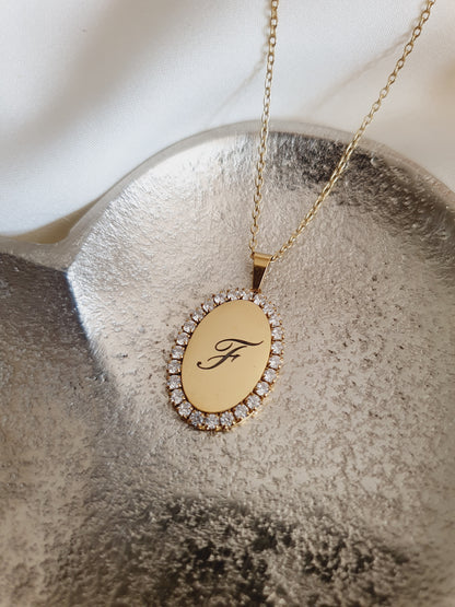 Collier médaillon ovale zircons à graver - doré