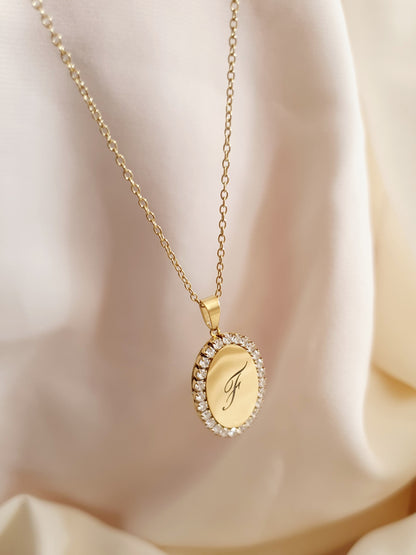 Collier médaillon ovale zircons à graver - doré