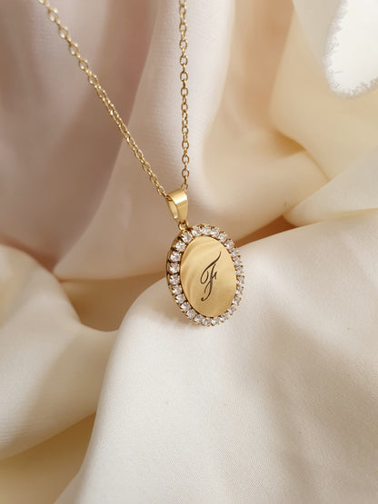 Collier médaillon ovale zircons à graver - doré