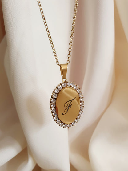 Collier médaillon ovale zircons à graver - doré