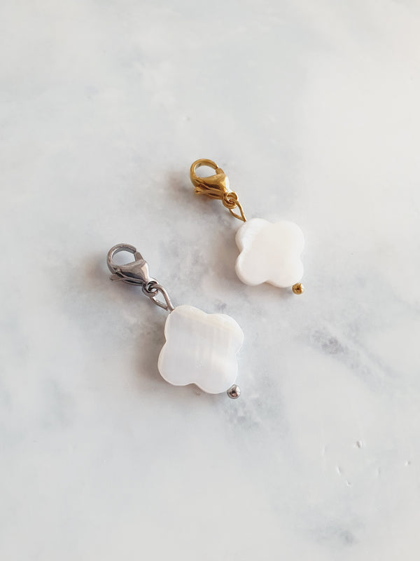 Charm trèfle plat nacre - | Couleurs au choix