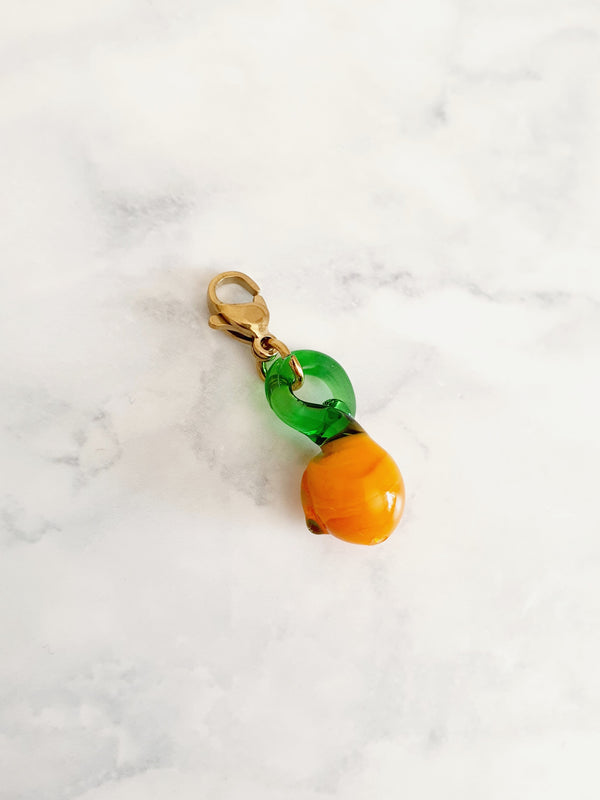 Charm orange en verre - doré