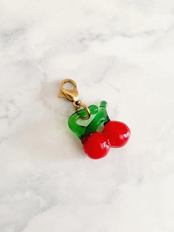 Charm cerises en verre - doré