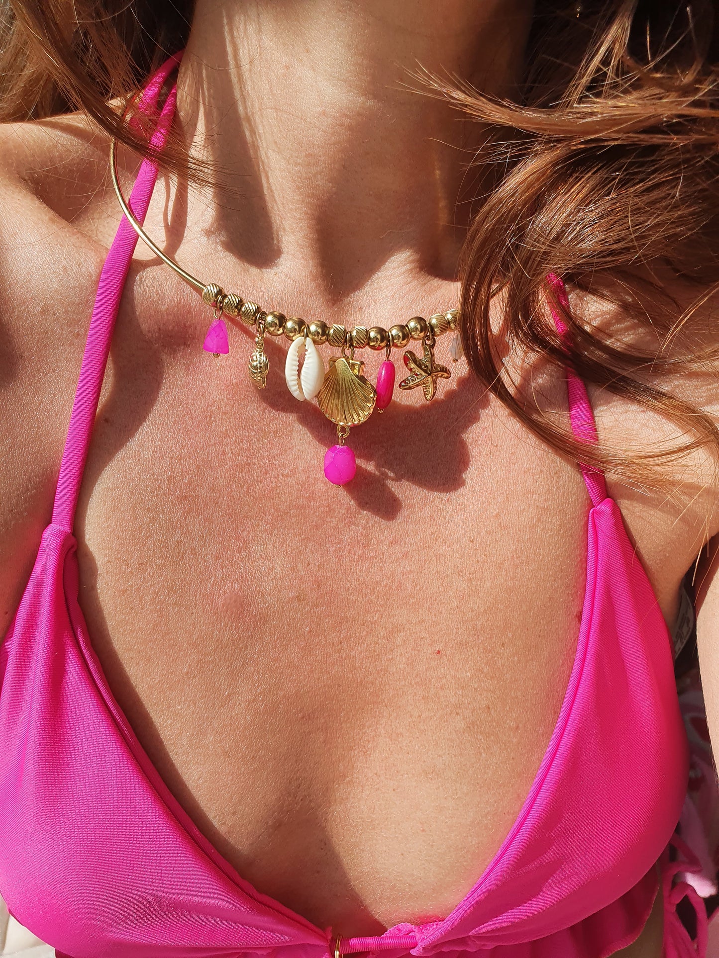 Chocker breloques avec éclats fushia | Doré