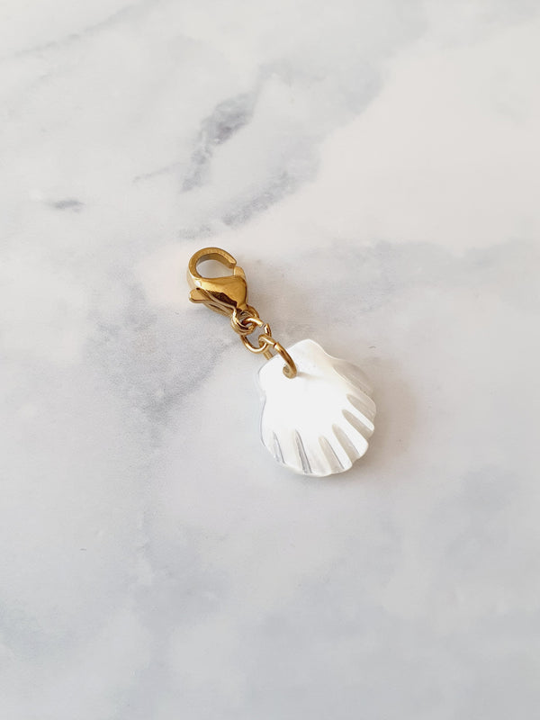 Charm coquillage nacre - doré