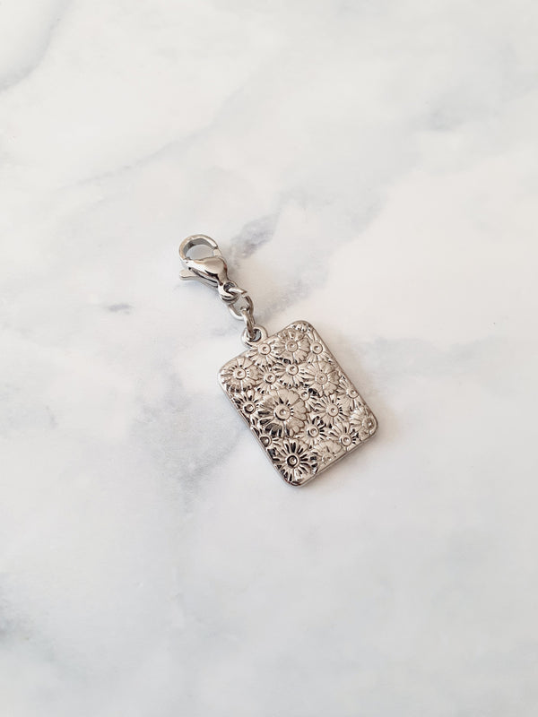 Charm plaque floral - argenté