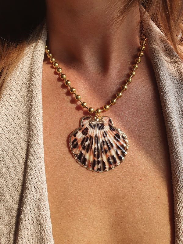 Collier coquillage léopard - doré