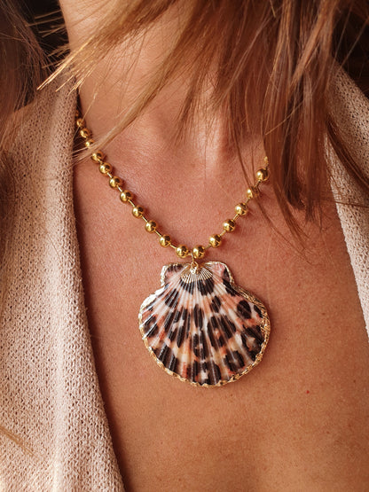 Collier coquillage léopard - doré