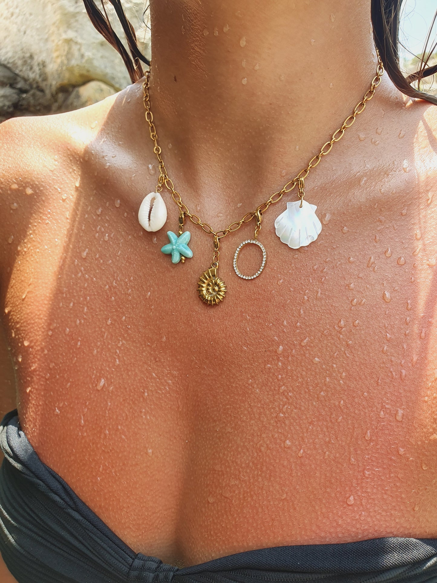 Charm grand coquillage nacre - doré