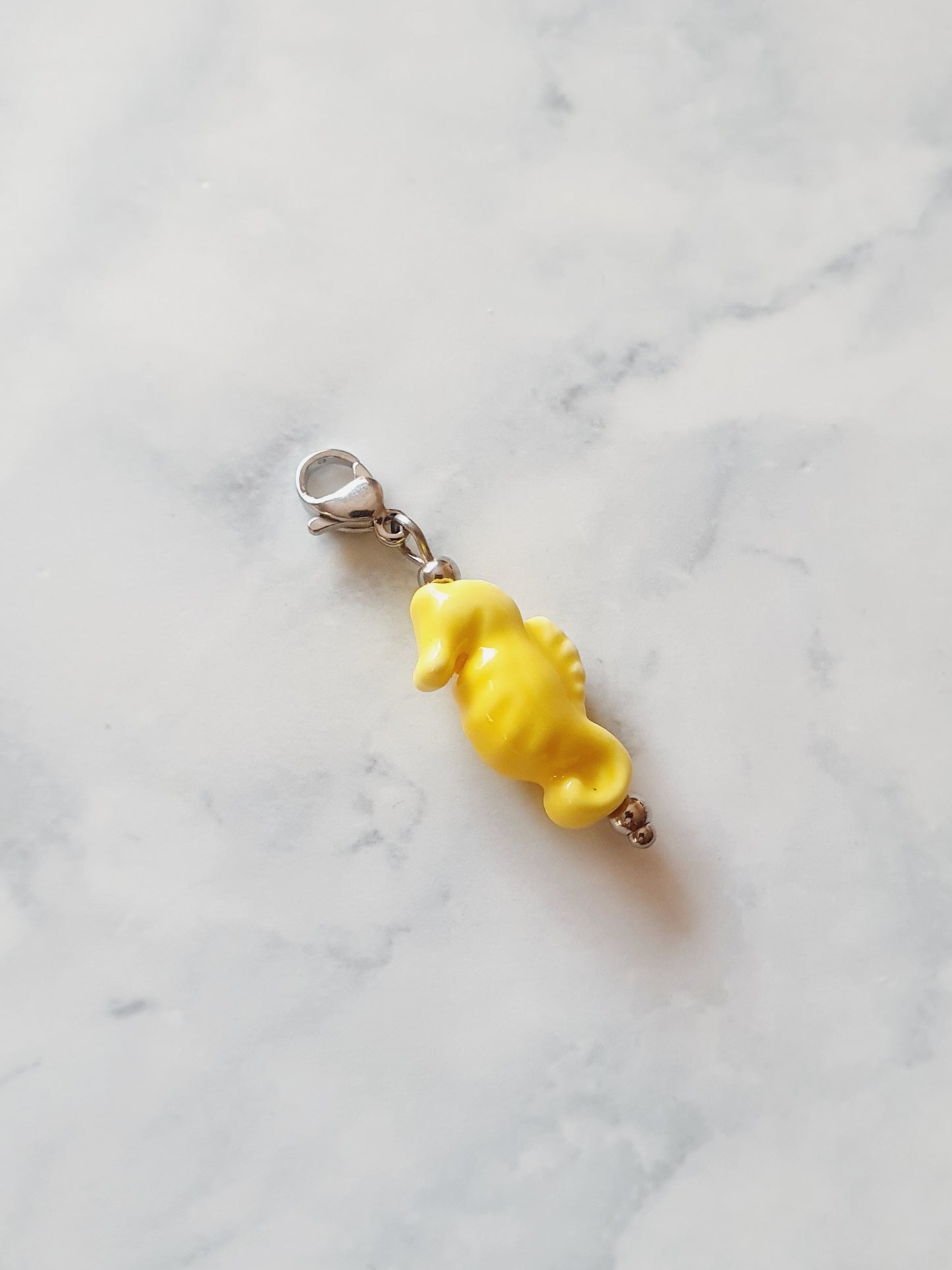 Charm baby hippocampe - argenté | jaune