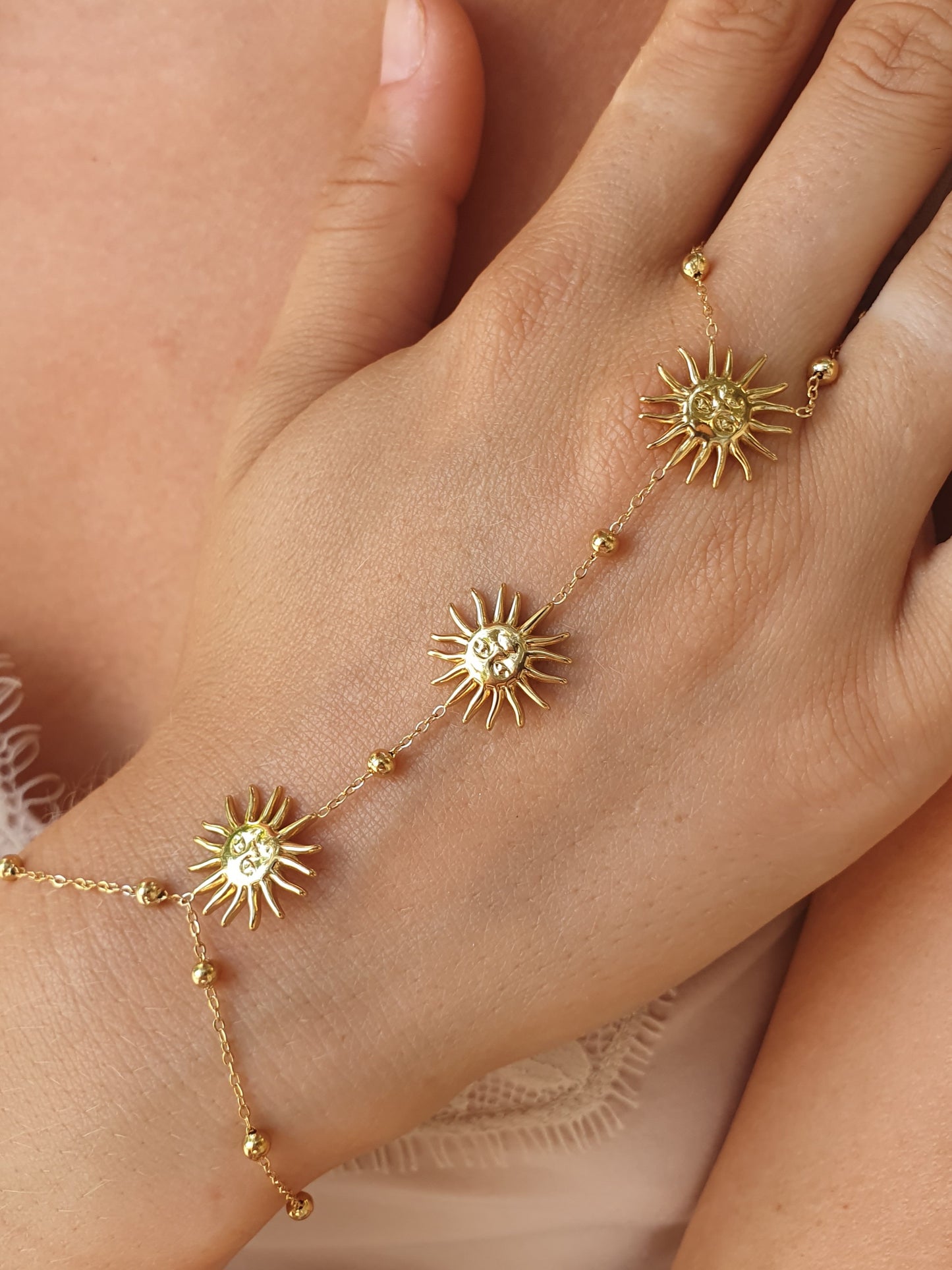 Bijou de main soleil & perles - doré