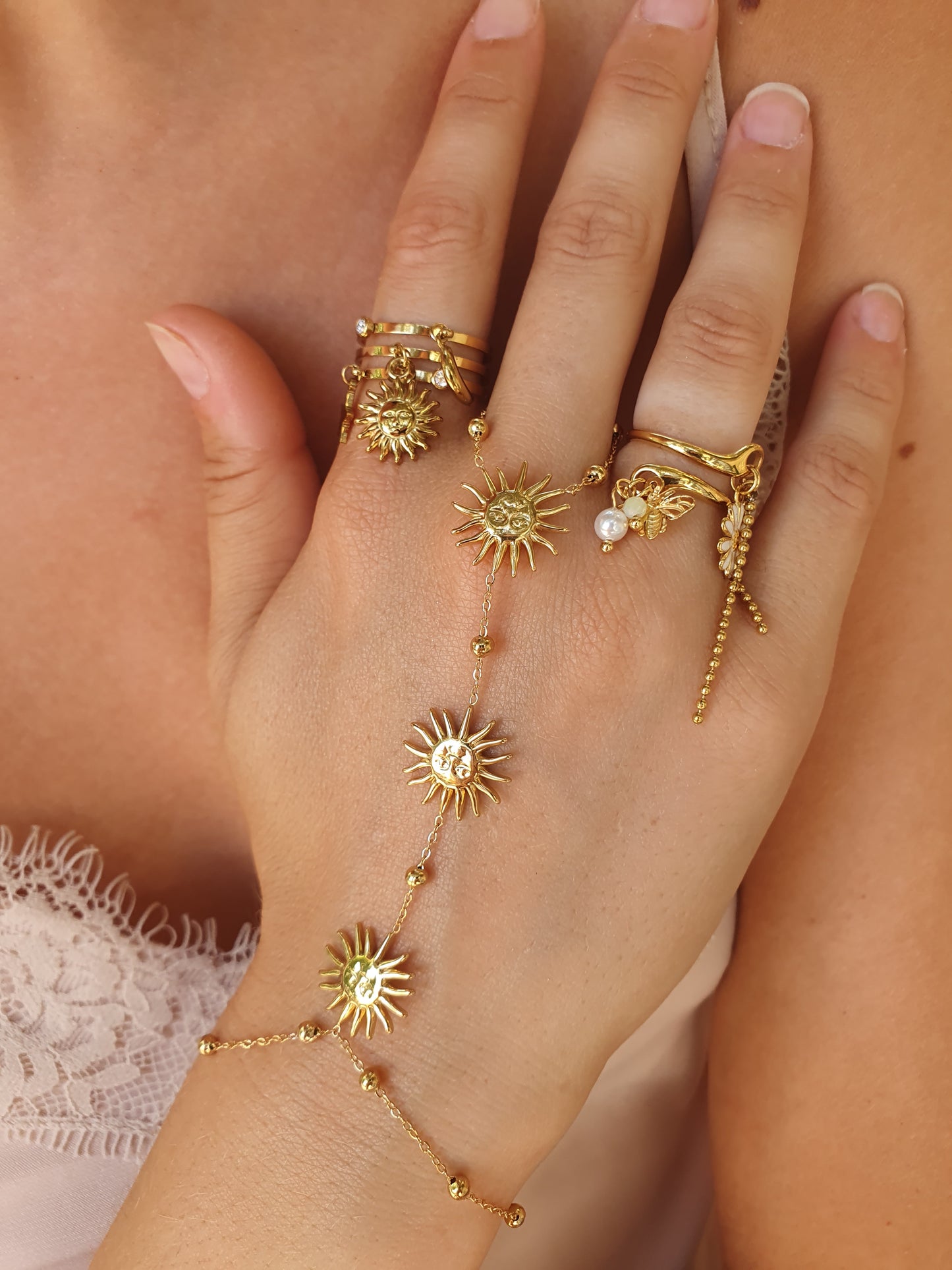 Bijou de main soleil & perles - doré