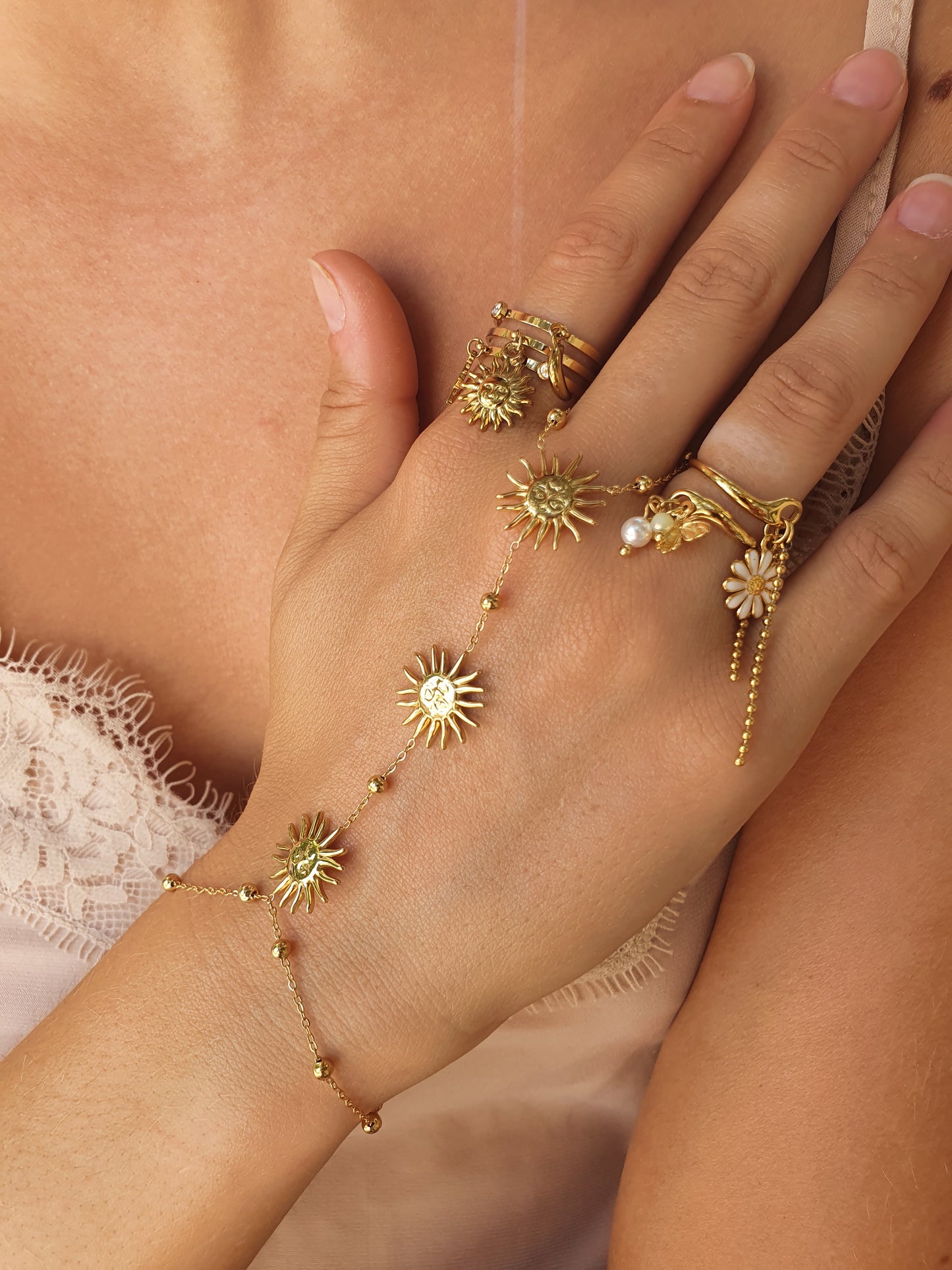Bijou de main soleil & perles - doré