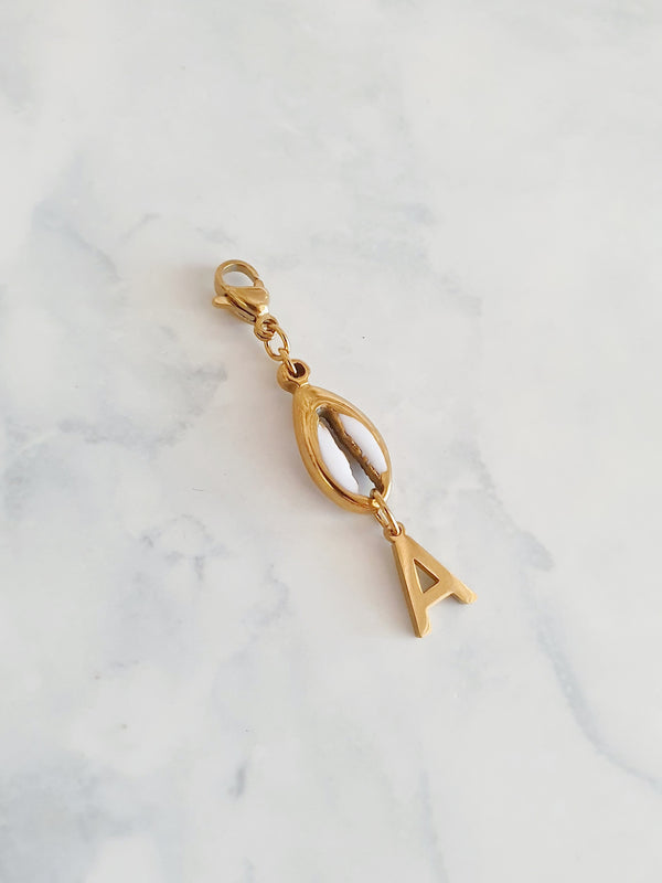 Double Charms initiale coquillage blanc - doré