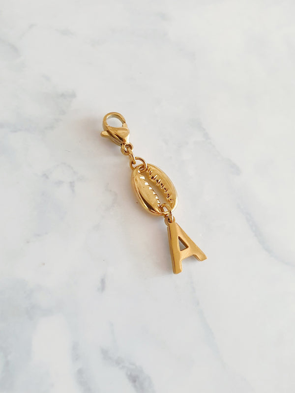 Double Charms initiale coquillage - doré