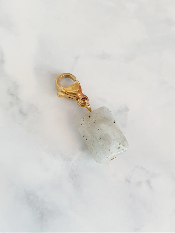 Charm pavé en pierre naturelle Premium -  doré | Labradorite