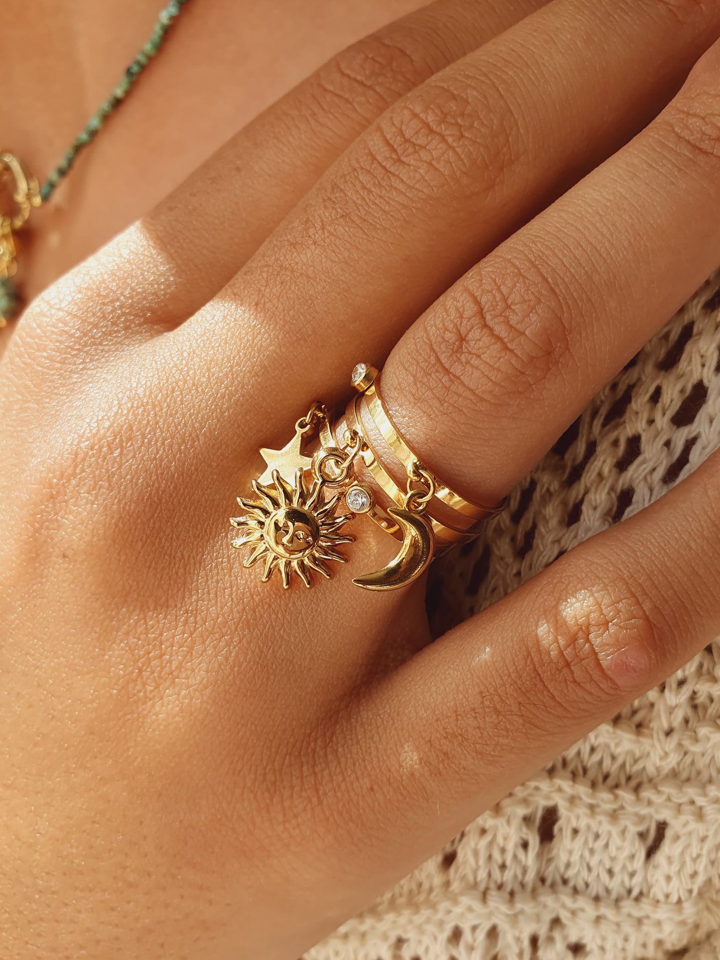 Bague soleil, lune, étoile & zircons - doré