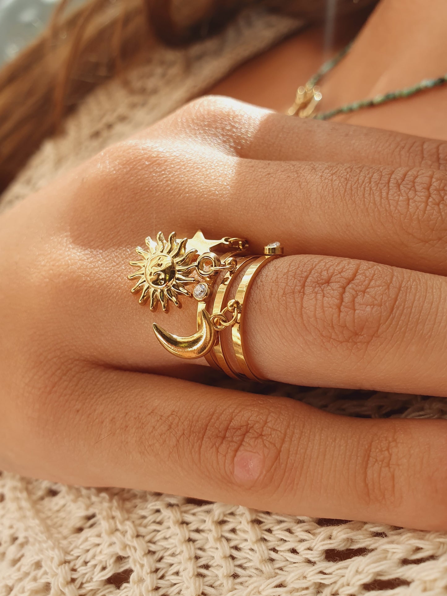 Bague soleil, lune, étoile & zircons - doré