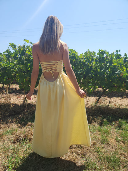 Robe longue dos nu lacets- jaune pastel