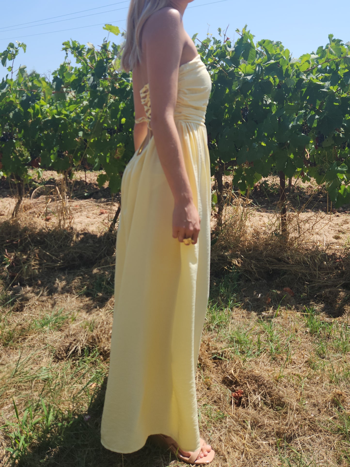 Robe longue dos nu lacets- jaune pastel