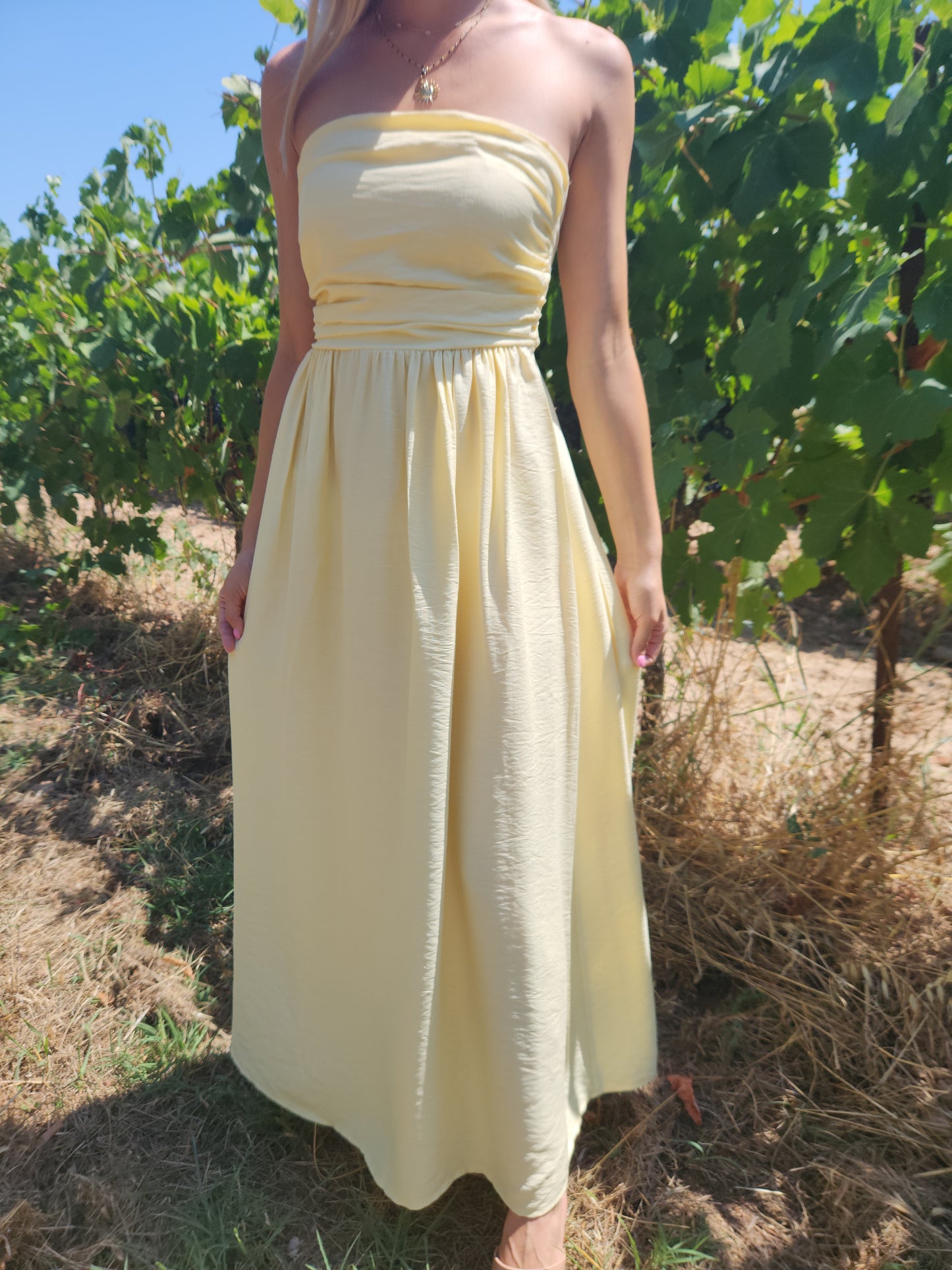 Robe longue dos nu lacets- jaune pastel