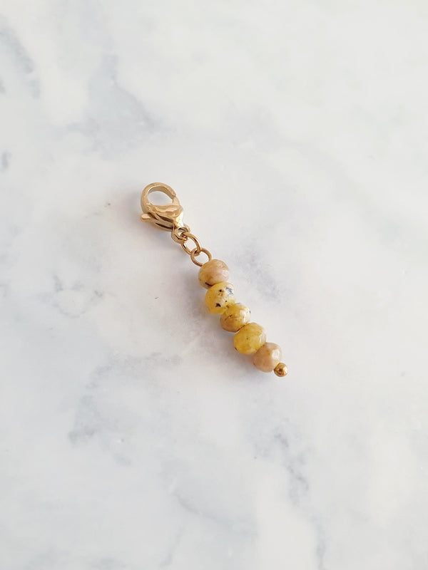 Charm perles en pierre - doré / Jaspe jaune