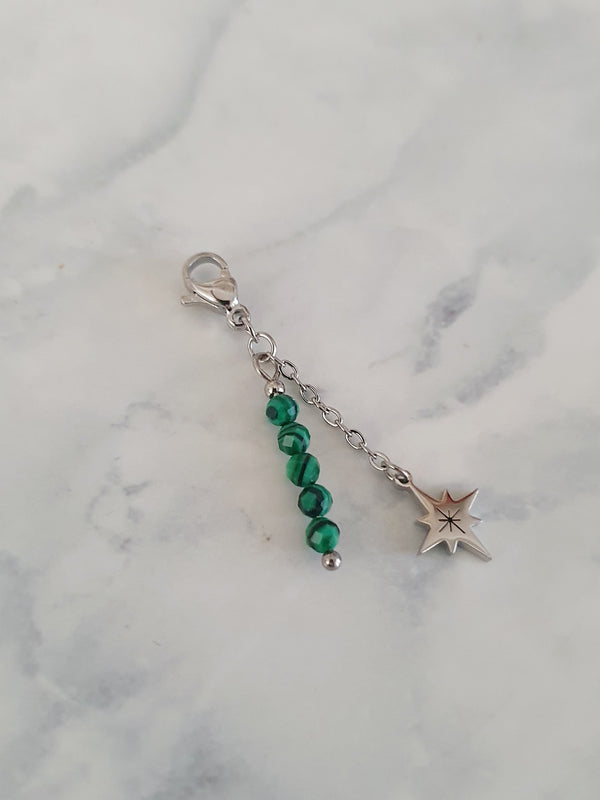 Charm perles vertes & chaînette étoilée - argenté