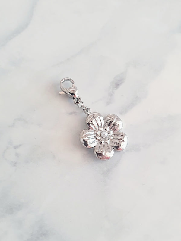 Charm fleur coeur perlé - argenté