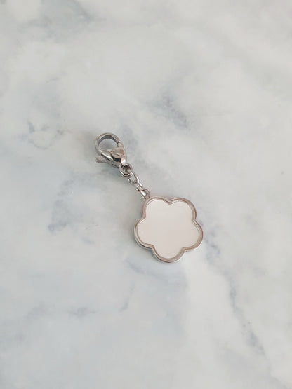 Charm fleur nacrée
