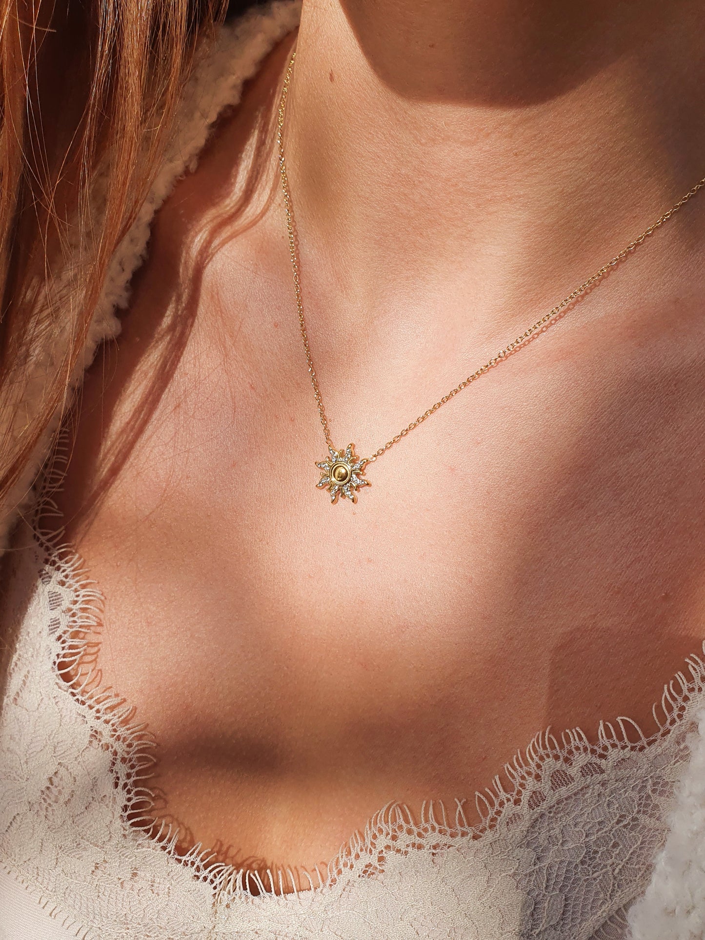 Collier soleil & strass - doré